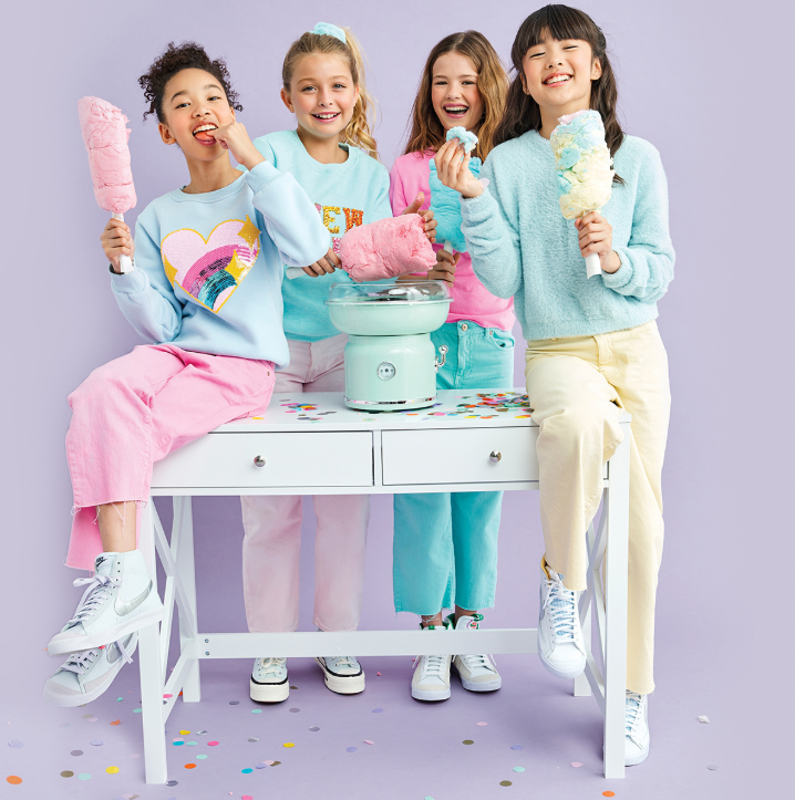 COTTON CANDY MAKER WITH 50 PRINTED STRAWS