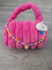 BOLSITA PELUCHE CON CHARMS