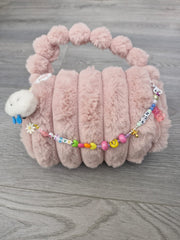 BOLSITA PELUCHE CON CHARMS