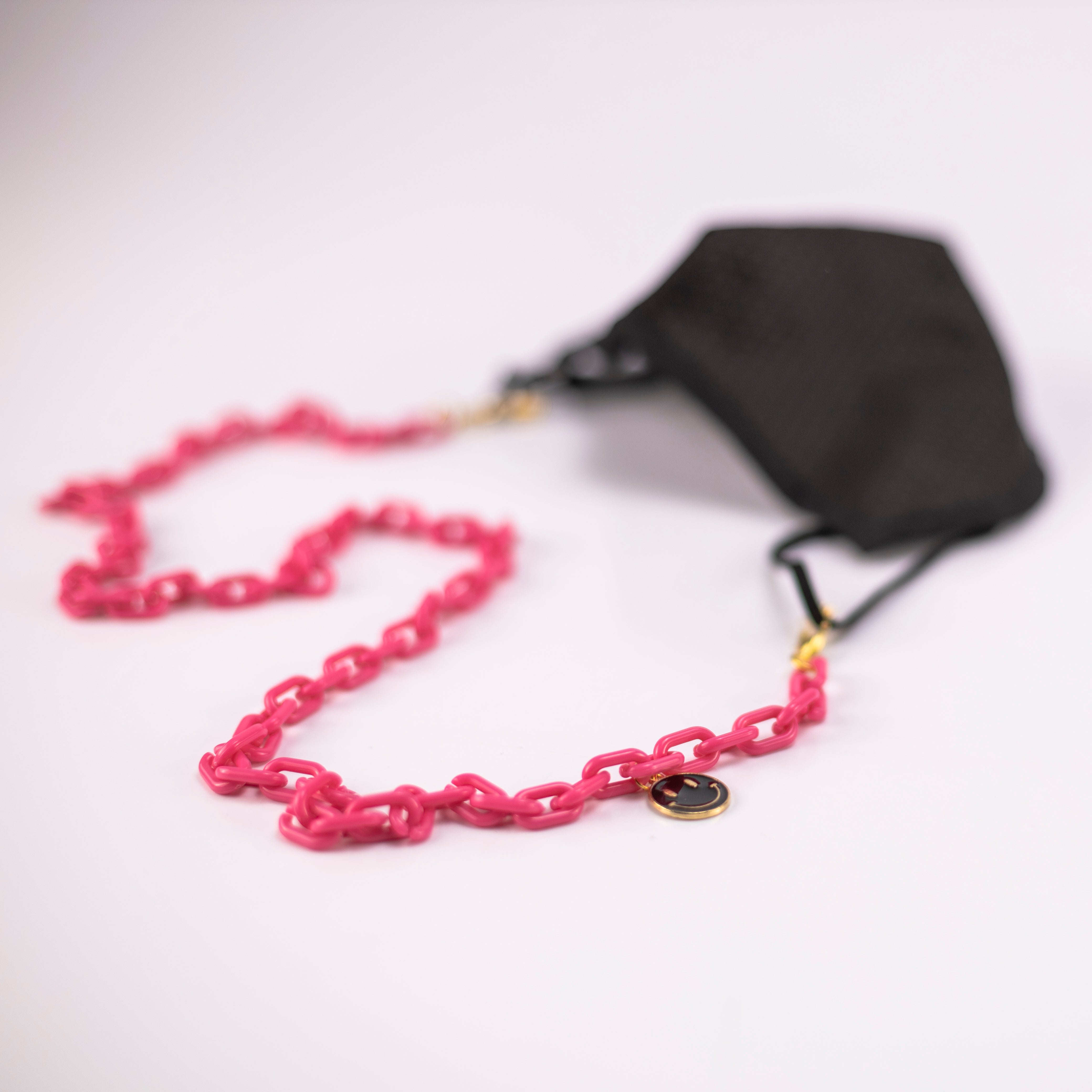 CHAIN MASKHOLDER BLACK HAPPY FACE CHARM